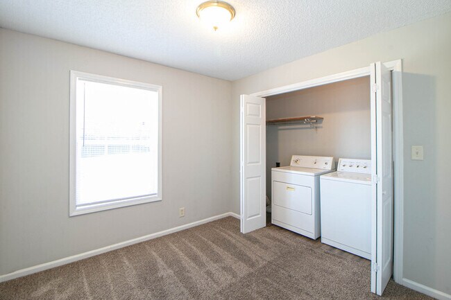 Building Photo - 145 Darlene Dr