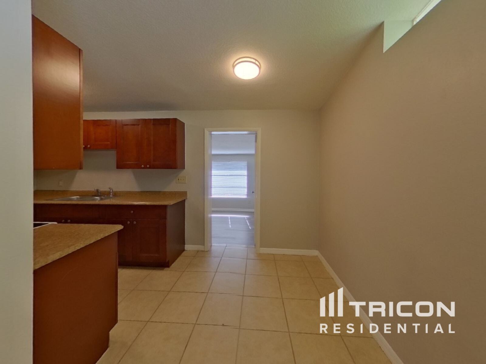 Building Photo - 2869 Webley Dr NE
