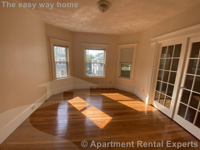 Building Photo - 10 Pinkham Rd