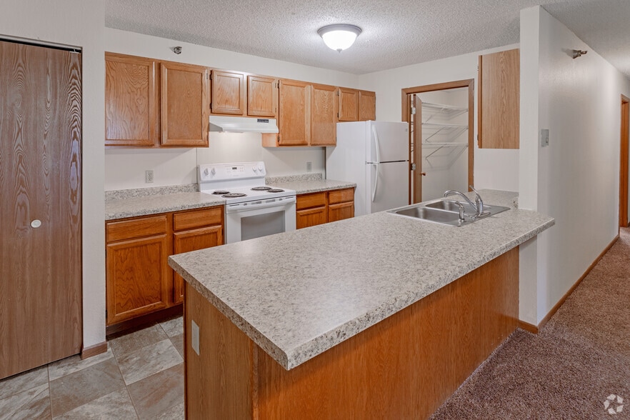 2BR, 1BA - Maple Tree Villa Apartments
