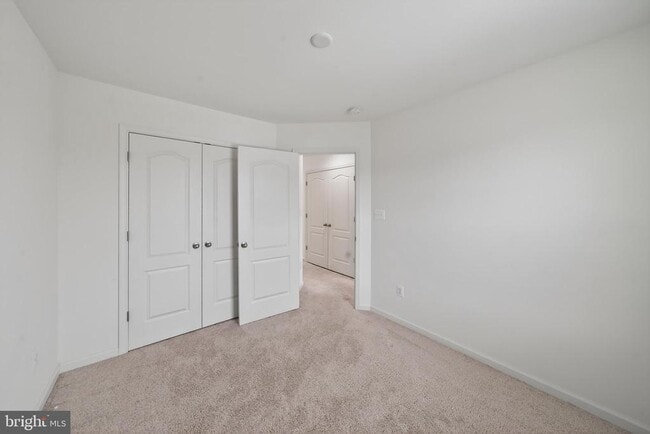 Building Photo - 18 Needle Ct