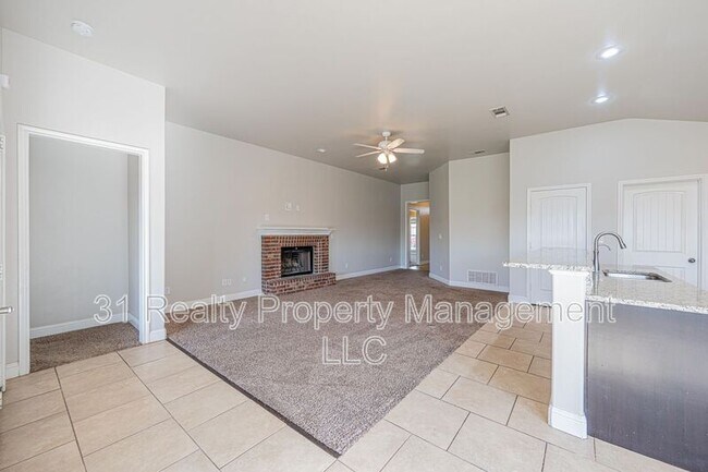 Building Photo - 704 E 97th St
