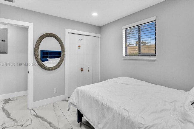 Building Photo - 6781 Franklin St