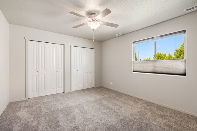 Building Photo - Montrose Rancher 3 bed 2 bath