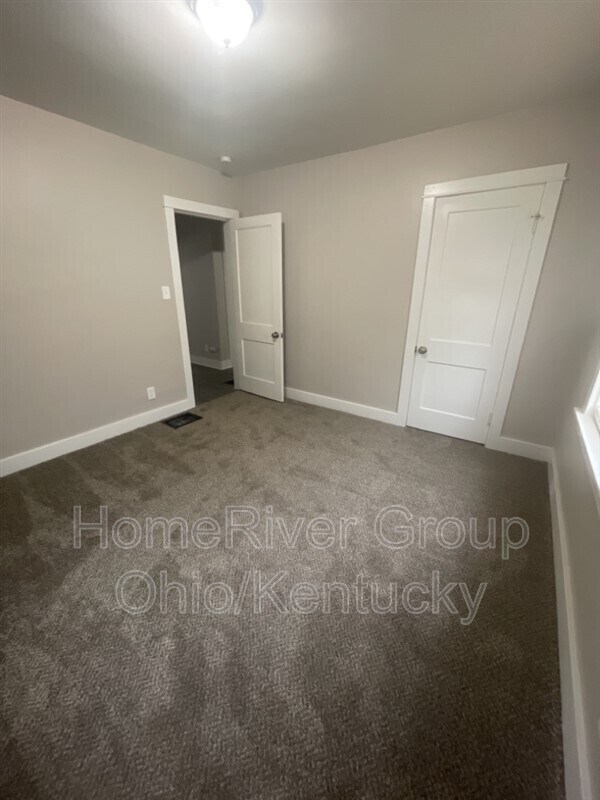 Building Photo - 443 W Hillcrest Ave