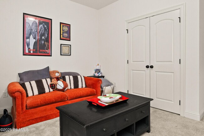 Building Photo - 120 Sugar Crest Dr