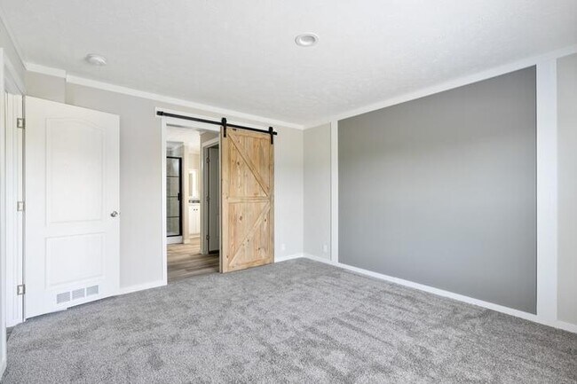 Building Photo - 534 Canter Ct