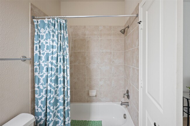 Building Photo - 1114 W 25th St