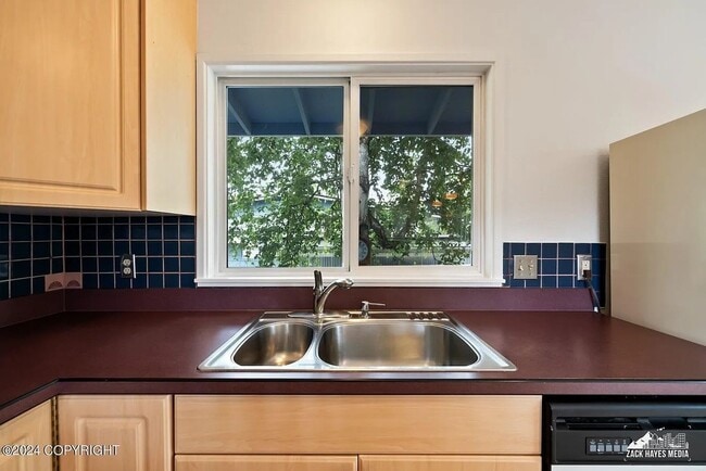 Building Photo - Newly Updated 4 Bedroom UMED Home!