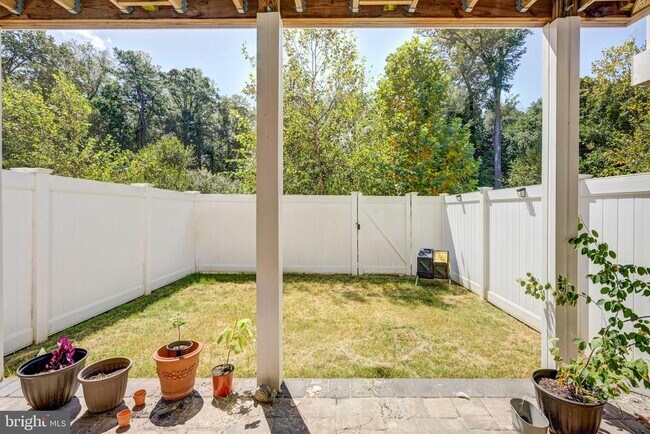 Building Photo - 1317 Hawthorn Dr