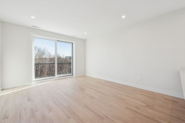 Building Photo - 4536 S Prairie Ave