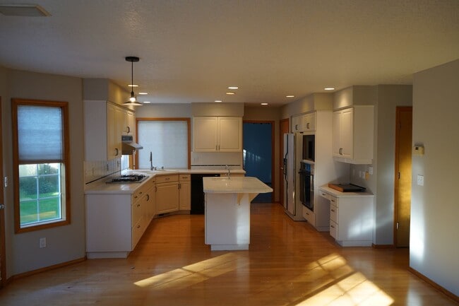 Building Photo - 12507 SE 24th St