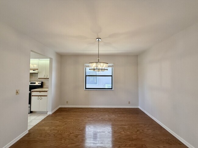 Building Photo - 867 Mandalay Ave