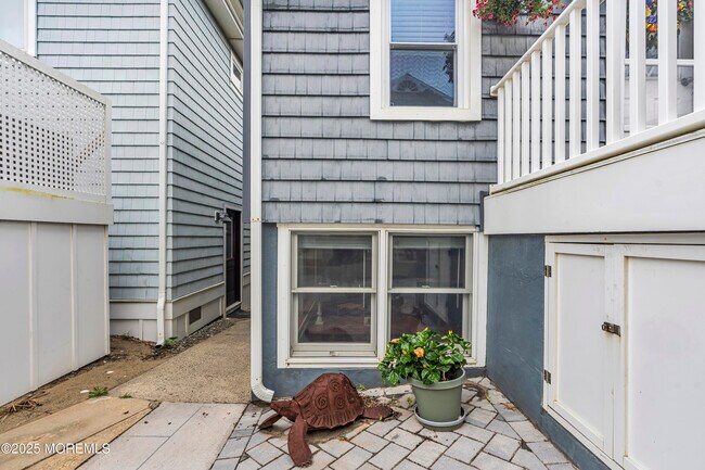 Building Photo - 418 1st Ave