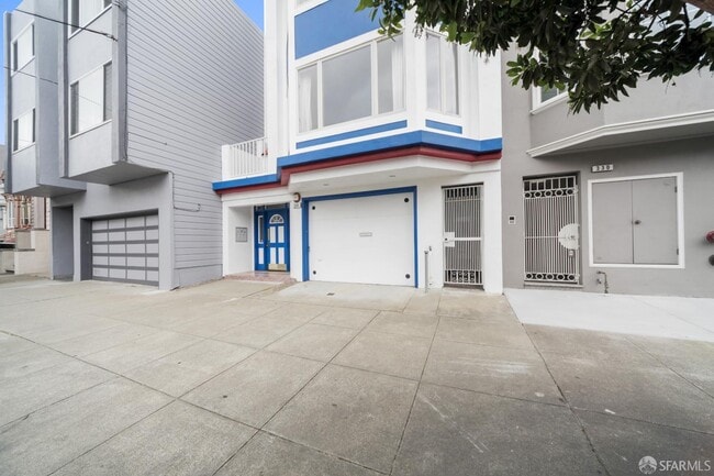 Building Photo - 328 2nd Ave