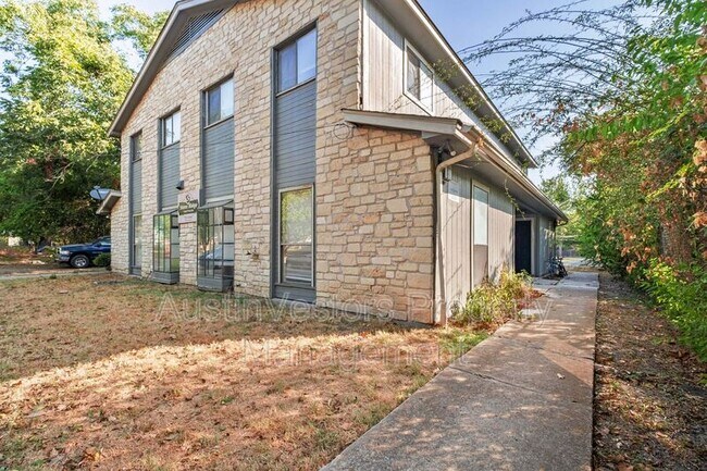 Building Photo - 200 Concho St