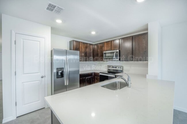 Building Photo - 8250 SW 67th Ave