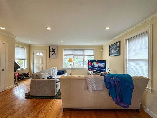 Building Photo - 77 Faywood Ave