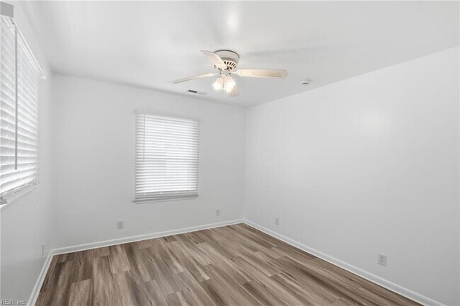 Building Photo - 5545 Aragon Dr