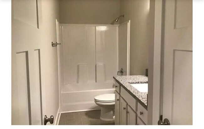 Building Photo - Luxury Townhome in Prime Location