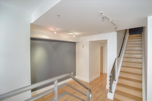 Building Photo - 1025 Minna St