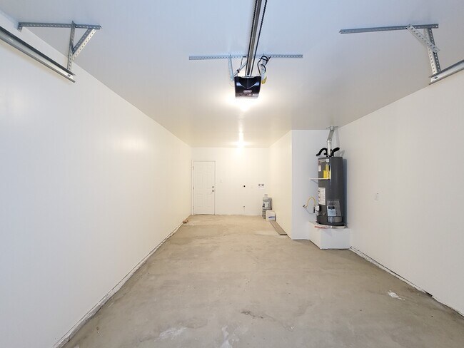 Building Photo - 413 S Market St