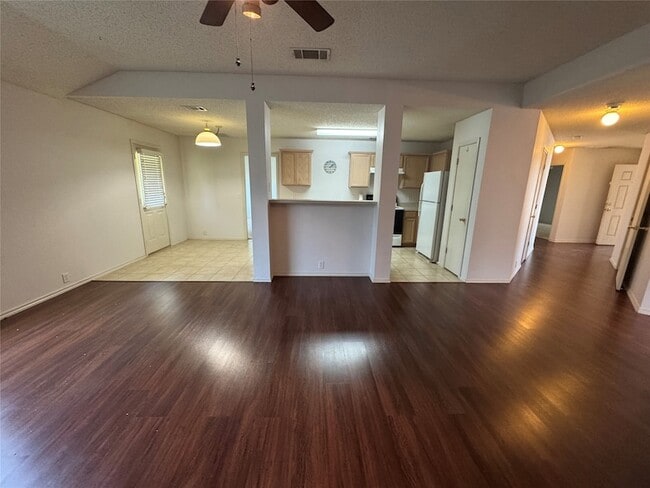 Building Photo - 111 Pinecrest Dr