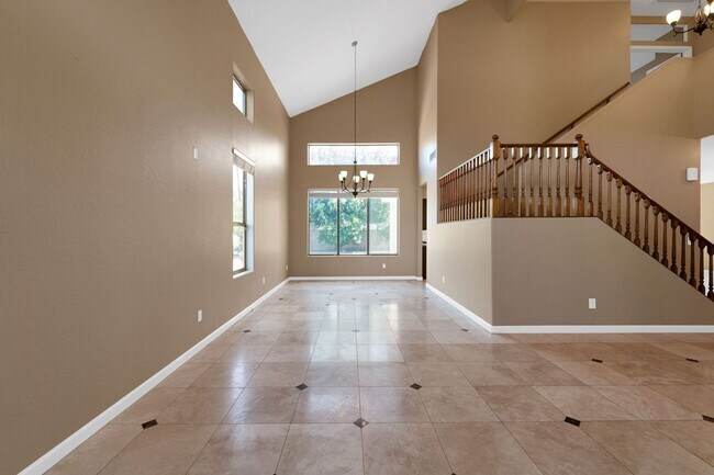 Building Photo - Stunning 5BR House in Chandler