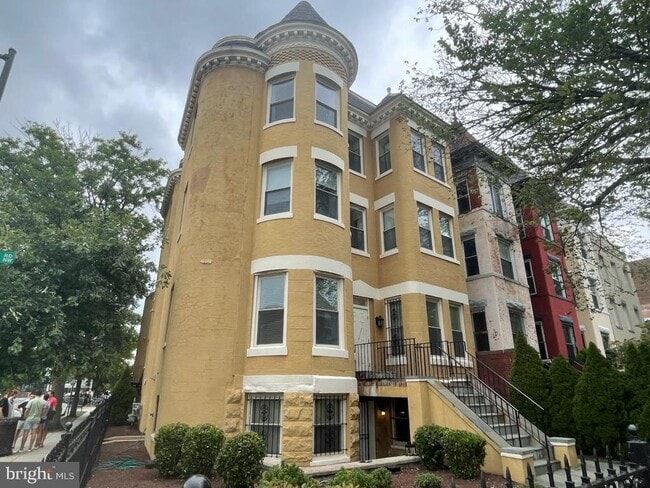Building Photo - 1033 Park Rd NW