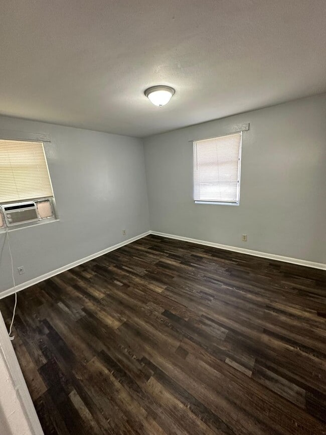 Building Photo - 2020 Palafox St