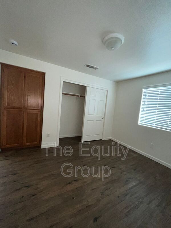 Building Photo - 2232 W Lark Ave