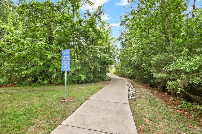 Building Photo - 702 S Galley Dr