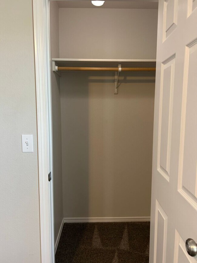 Building Photo - Discover Tranquil Living at Ariposa Park: 4BR, 2.5BA Home