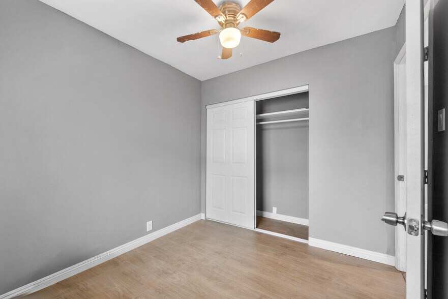 Building Photo - 1633 W 37th St
