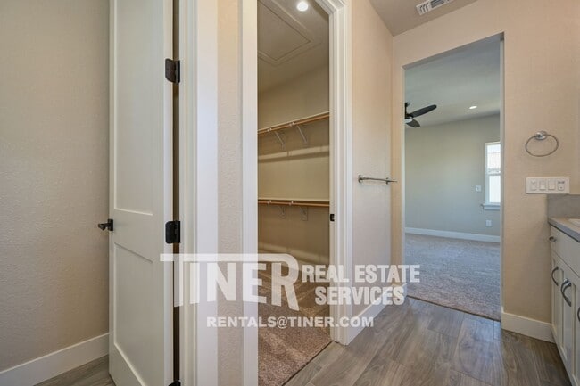 Building Photo - 8943 Fair Oaks Blvd