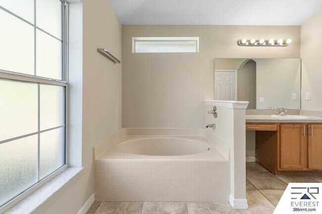 Building Photo - SPACIOUS 3/2/2 IN POPULAR PINE GROVE