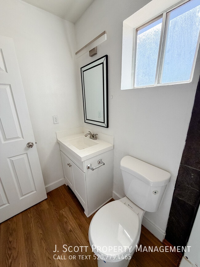 Building Photo - 3621 W Sandra Terrace