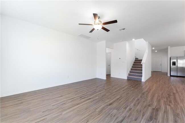 Building Photo - 924 Bluewood Bend