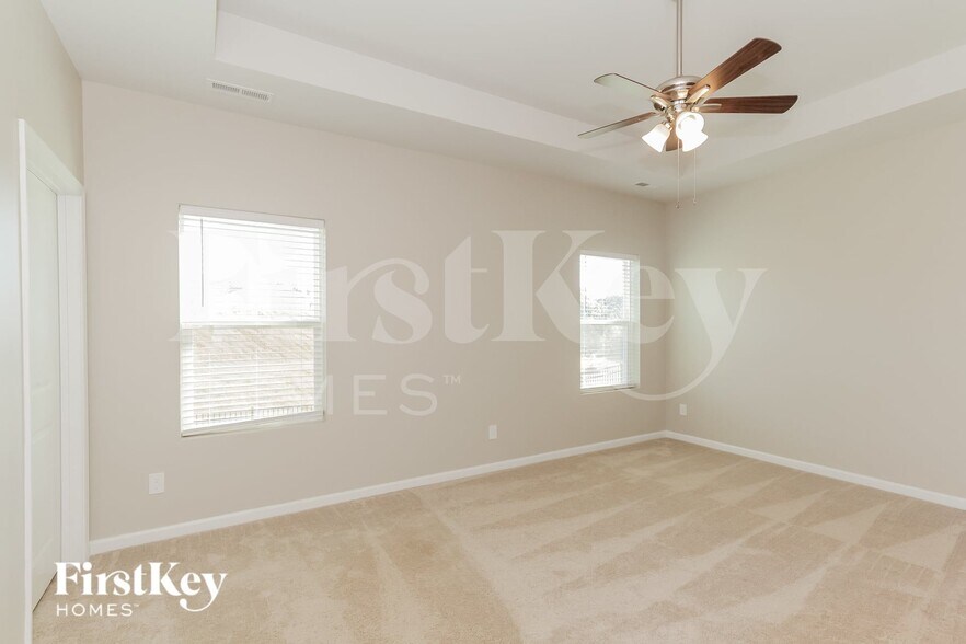 Building Photo - 7798 Creek Park Dr
