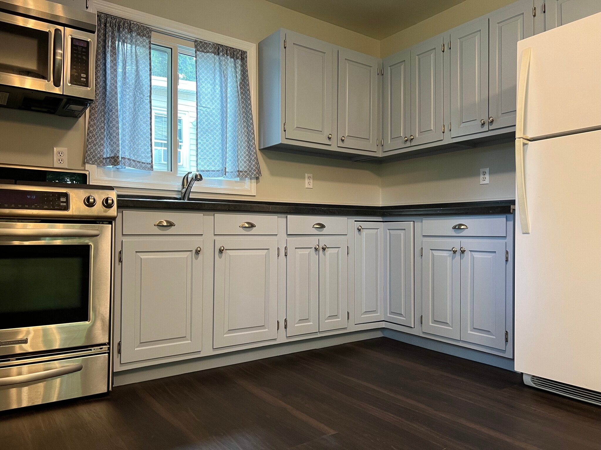 Building Photo - 190 Allview Ave