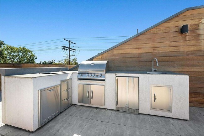 Building Photo - 801 N Kilkea Dr