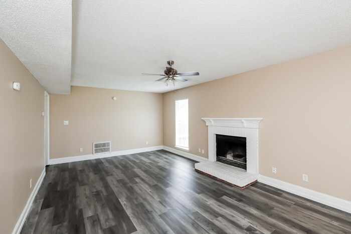 Building Photo - 13715 Dealtry Ln