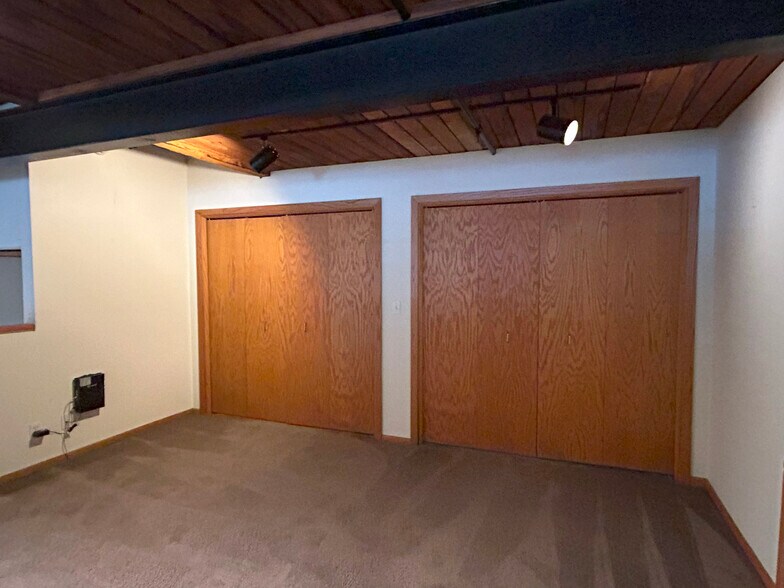 Double Closet - 289 5th St E