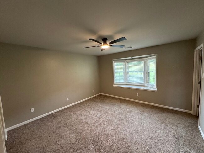 Building Photo - Nice 3 Bedroom 2.5 Bathroom Home on Large Lot in Sherwood