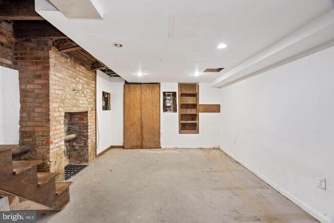 Building Photo - 937 N American St