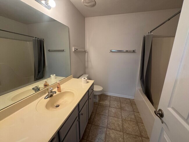 Building Photo - 3308 E St Charles Rd