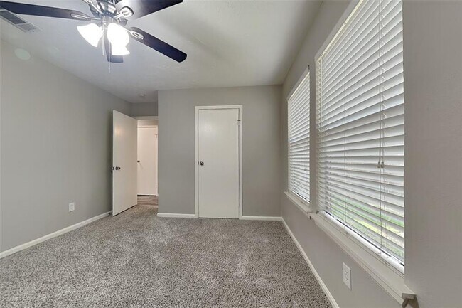 Building Photo - 9 Briervine Ct