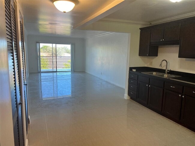 Building Photo - 3120 N Pine Island Rd