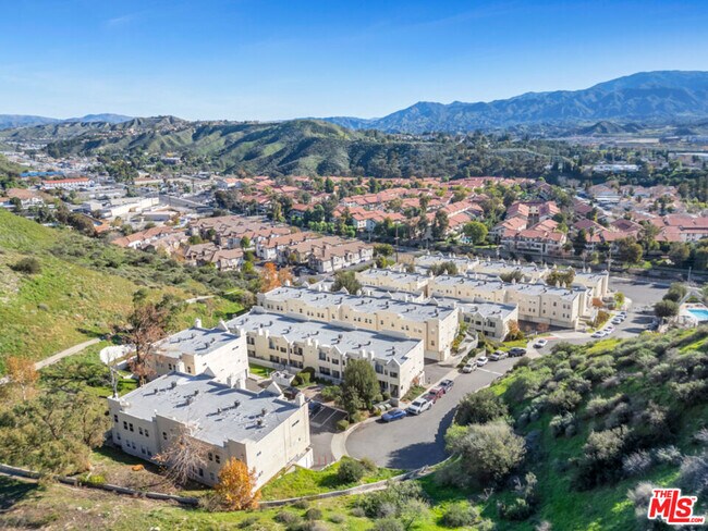 Building Photo - 18209 Sierra Hwy