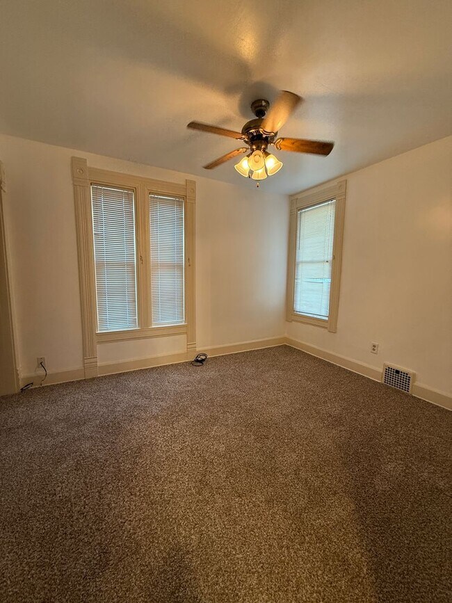 Building Photo - 129 N St Louis Blvd